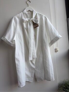 BNWT Hemi Blurr Women’s white Button down tie neck short sleeve Blouse